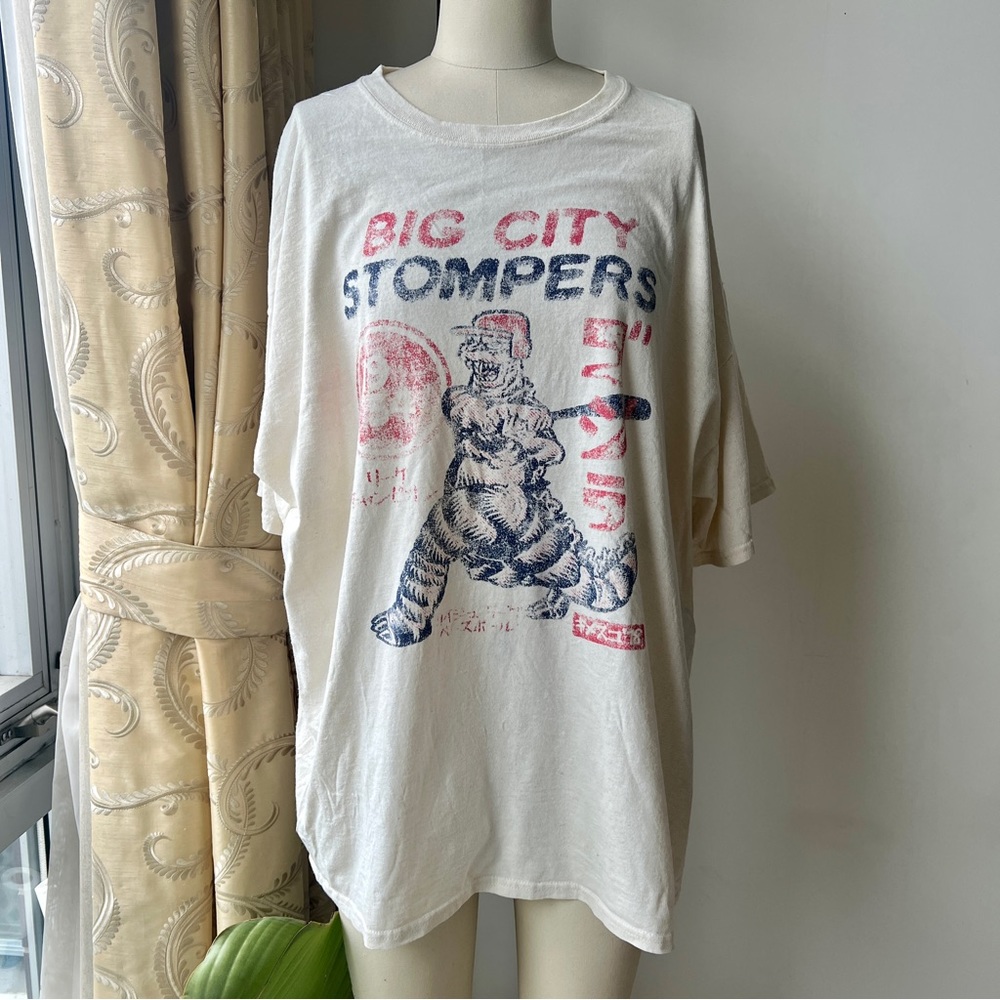 VINTAGE XL GRAPHIC TEE WITH COOL FADED GRAPHIC